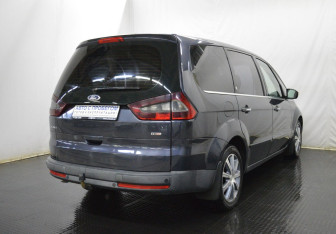 Подержанный автомобиль Ford Galaxy 2006 года (5 фото)