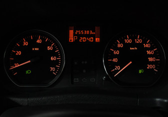 Подержанный автомобиль Nissan Terrano 2014 года (12 фото)