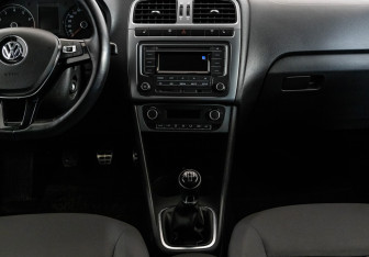 Подержанный автомобиль Volkswagen Polo Sedan 2016 года (14 фото)