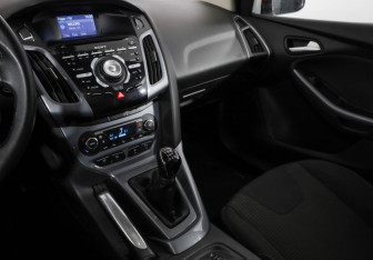 Подержанный автомобиль Ford Focus Hatchback 2011 года (20 фото)
