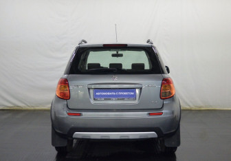 Подержанный автомобиль Suzuki SX4 Hatchback 2013 года (7 фото)