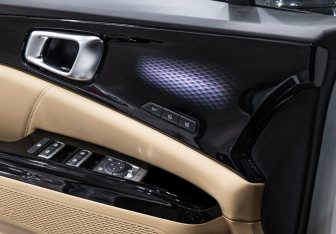 Подержанный автомобиль Kia Carnival 2021 года (21 фото)