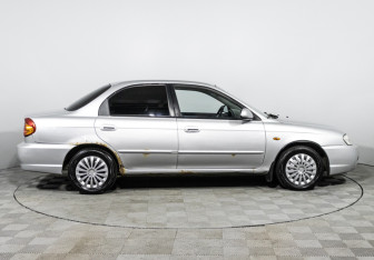 Подержанный автомобиль Kia Spectra Sedan 2006 года (4 фото)
