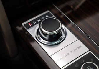 Подержанный автомобиль Land Rover Range Rover 2016 года (20 фото)