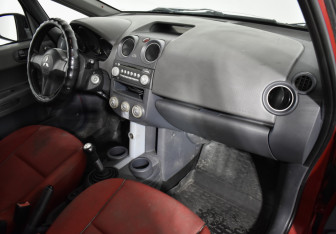 Подержанный автомобиль Mitsubishi Colt Hatchback 2008 года (12 фото)