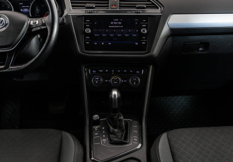Подержанный автомобиль Volkswagen Tiguan 2020 года (13 фото)