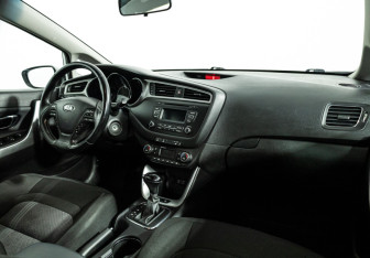 Подержанный автомобиль Kia Ceed Wagon 2016 года (9 фото)