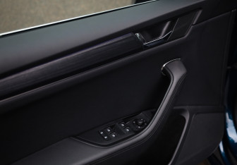 Подержанный автомобиль Skoda Superb Liftback 2022 года (22 фото)