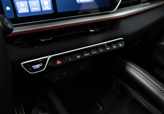 Подержанный автомобиль Geely Coolray 2023 года (20 фото)
