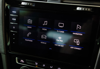 Подержанный автомобиль Volkswagen Golf Hatchback 2017 года (14 фото)