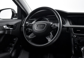Подержанный автомобиль Audi A4 Sedan 2013 года (15 фото)