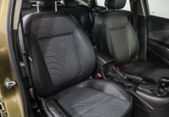 Подержанный автомобиль Opel Astra Hatchback 2013 года (17 фото)