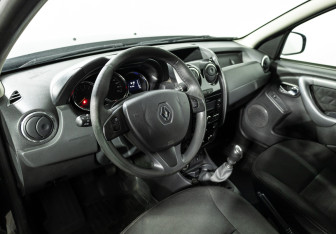 Подержанный автомобиль Renault Duster 2018 года (11 фото)