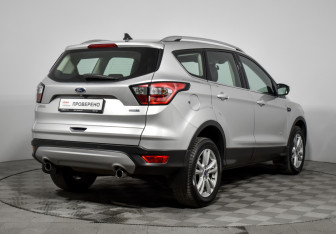Подержанный автомобиль Ford Kuga 2018 года (5 фото)