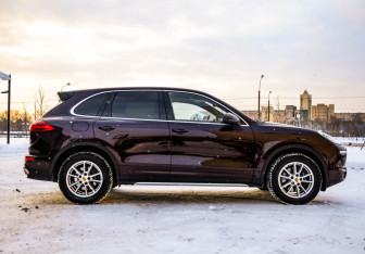 Подержанный автомобиль Porsche Cayenne 2015 года (6 фото)