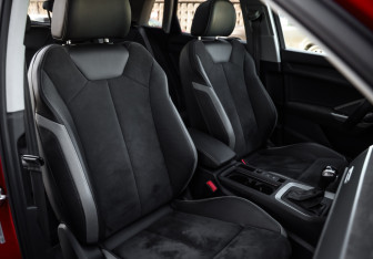 Подержанный автомобиль Audi Q3 2021 года (25 фото)