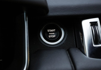 Подержанный автомобиль Land Rover Range Rover Sport 2020 года (17 фото)