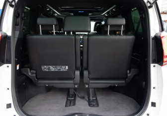 Подержанный автомобиль Toyota Alphard 2019 года (29 фото)