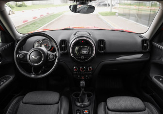 Подержанный автомобиль MINI Countryman 2017 года (14 фото)
