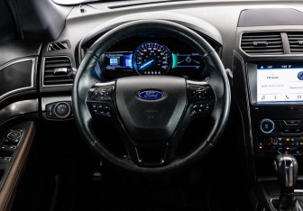 Подержанный автомобиль Ford Explorer 2019 года (14 фото)
