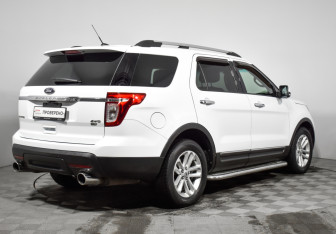 Подержанный автомобиль Ford Explorer 2014 года (5 фото)
