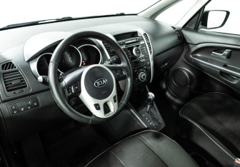 Подержанный автомобиль Kia Venga 2012 года (11 фото)