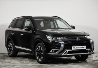 Подержанный автомобиль Mitsubishi Outlander 2021 года (3 фото)