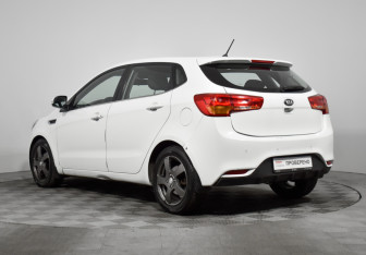 Подержанный автомобиль Kia Rio Hatchback 2016 года (7 фото)