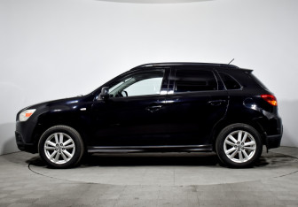 Подержанный автомобиль Mitsubishi ASX 2011 года (8 фото)