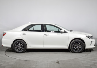 Подержанный автомобиль Toyota Camry Sedan 2017 года (4 фото)