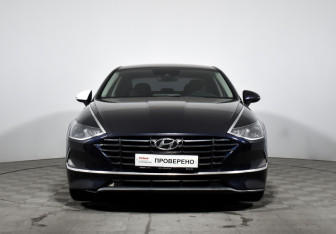 Подержанный автомобиль Hyundai Sonata 2020 года (2 фото)