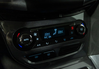 Подержанный автомобиль Ford Focus Hatchback 2014 года (16 фото)
