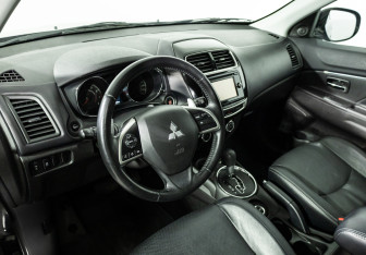 Подержанный автомобиль Mitsubishi ASX 2014 года (11 фото)