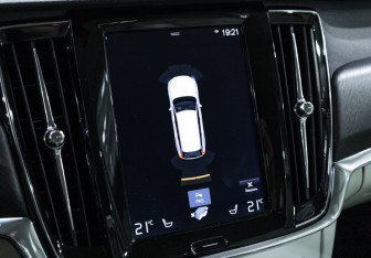 Подержанный автомобиль Volvo V90 Cross Country 2019 года (24 фото)