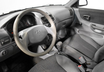 Подержанный автомобиль Hyundai Accent Sedan 2008 года (9 фото)