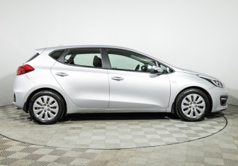 Подержанный автомобиль Kia Ceed Hatchback 2018 года (4 фото)
