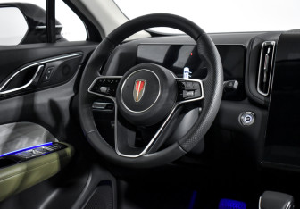 Подержанный автомобиль Hongqi HS3 2024 года (15 фото)
