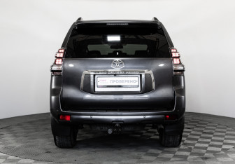 Подержанный автомобиль Toyota Land Cruiser Prado 2013 года (7 фото)