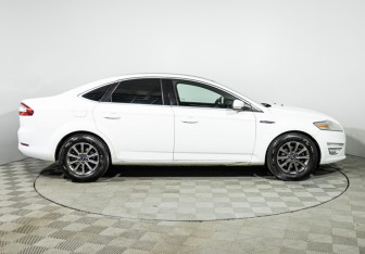 Подержанный автомобиль Ford Mondeo Sedan 2014 года (4 фото)