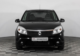 Подержанный автомобиль Renault Sandero 2013 года (2 фото)