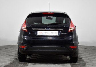 Подержанный автомобиль Ford Fiesta Hatchback 2016 года (6 фото)