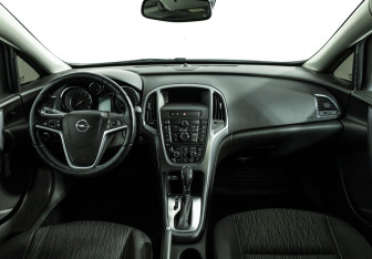 Подержанный автомобиль Opel Astra Hatchback 2014 года (13 фото)