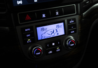 Подержанный автомобиль Hyundai Santa Fe 2011 года (16 фото)