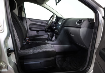 Подержанный автомобиль Ford Focus Hatchback 2007 года (18 фото)