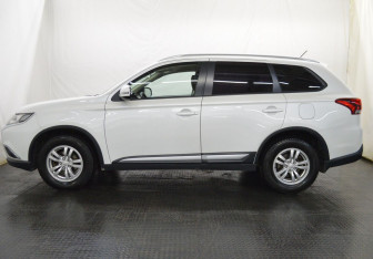 Подержанный автомобиль Mitsubishi Outlander 2015 года (8 фото)