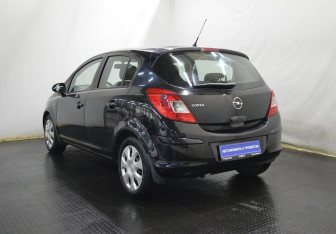 Подержанный автомобиль Opel Corsa 2010 года (7 фото)