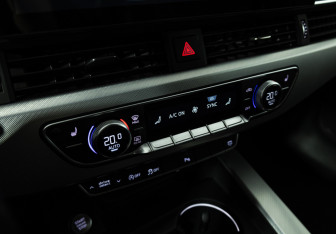 Подержанный автомобиль Audi A4 Sedan 2015 года (20 фото)