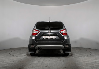 Подержанный автомобиль Nissan Terrano 2017 года (6 фото)