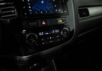 Подержанный автомобиль Mitsubishi Outlander 2014 года (17 фото)