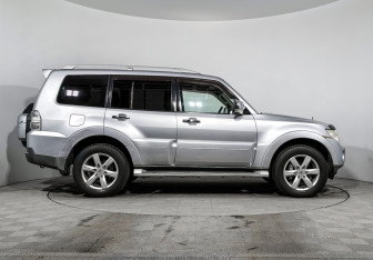 Подержанный автомобиль Mitsubishi Pajero 2008 года (4 фото)